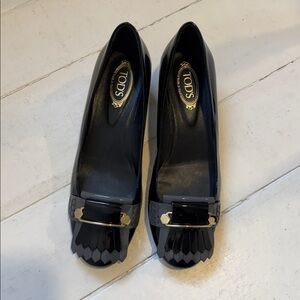 Tod’s Patent leather fringe low heel loafers